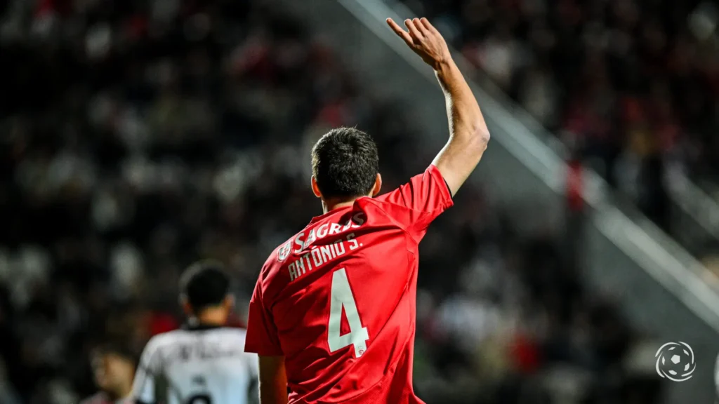 António Silva atinge marca redonda na vitória do Benfica frente ao AVS SAD