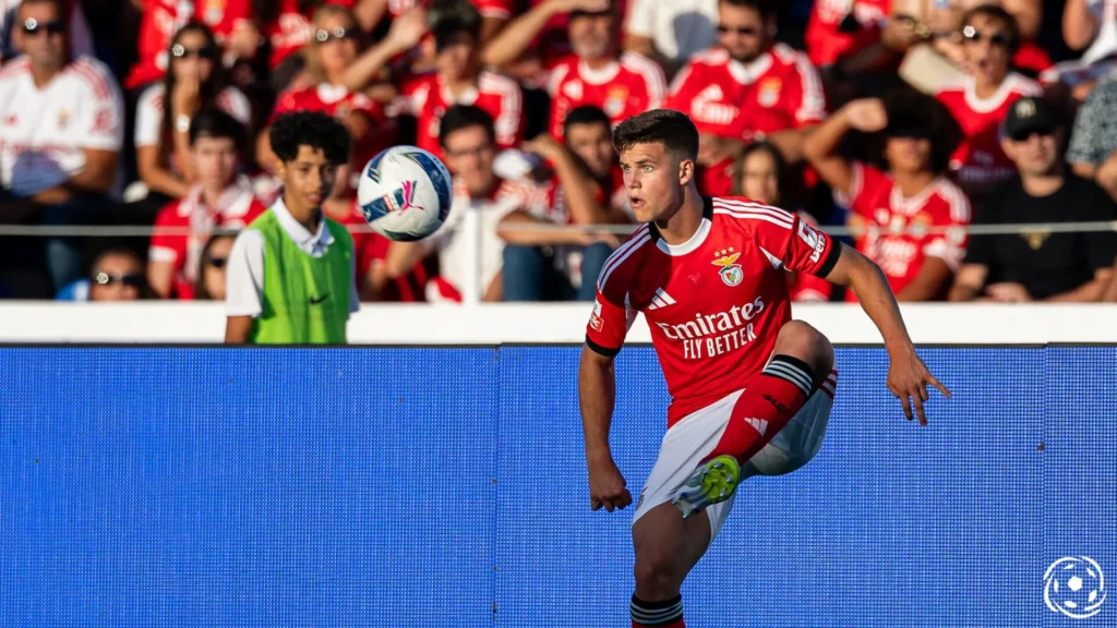 Benfica abriu o marcador frente ao AVS SAD mas o VAR anulou o golo