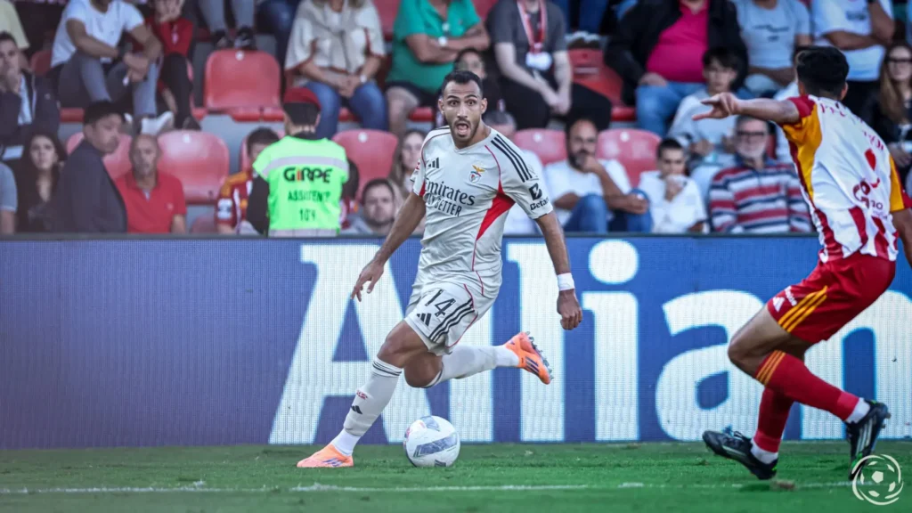 José Mourinho estreia-se da melhor maneira e Benfica bate AVS SAD para a Prieira Liga