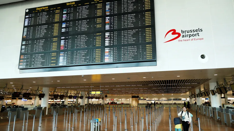 Ataque? Aeroporto de Bruxelas Anuncia Impacto nos Voos de Domingo