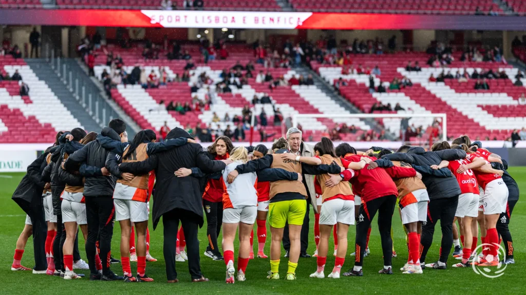 Na partida da segunda jornada da fase de liga da UEFA Women’s Champions League 2025/26, disputada em 16 de outubro de 2025 no Estádio da Luz, o Benfica enfrentou o Arsenal. O jogo terminou com uma vitória por 2-0 para as campeãs europeias, com golos de Beth Mead (57′) e Alessia Russo (89′).