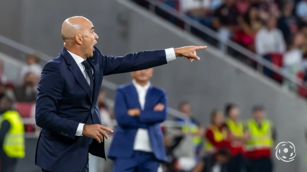 Roberto Martínez, selecionador nacional de Portugal, revelou que acompanha de perto um grupo de 15 jogadores que, apesar de não terem sido convocados para os jogos contra a República da Irlanda e a Hungria, estão em observação para futuras chamadas à seleção. Durante uma conferência de imprensa, Martínez explicou que estes jogadores fazem parte de um grupo que está sob acompanhamento contínuo, destacando a importância de monitorar o seu desempenho e evolução. Bola na Rede