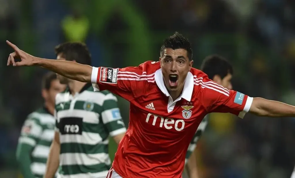 Óscar Cardozo, uma das maiores lendas da história recente do Sport Lisboa e Benfica, anunciou publicamente o seu apoio à candidatura de João Noronha Lopes à presidência do clube. O ex-avançado paraguaio, que representou o Benfica entre 2007 e 2014, expressou a sua confiança em Noronha Lopes como líder capaz de levar o clube a um futuro mais vitorioso.